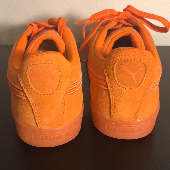 ‼️SOLD‼️Suede Classic Badge Iced Pumas • Golden - Picture 3 of 8